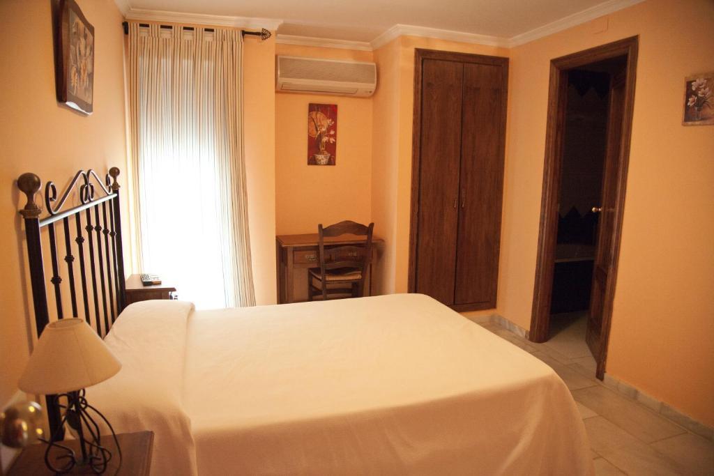 Hostal Niza San Juan Del Puerto Bilik gambar